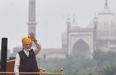 NEW DELHI INDIA 15 AĞUSTOS 15 Ağustos 2023 Başbakan Narendra Modi 15 Ağustos 2023 tarihinde tarihi Kızıl Kale 'de düzenlenen Bağımsızlık Günü etkinliği sırasında Hindistan' ın kriz ve kriz döneminde farklı ülkelere yardım ettiğini söyledi.