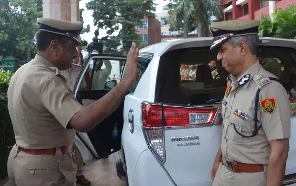 PANCHKULA INDIA 16 AĞUSTOS 1990 toplu IPS memuru Shatrujeet Kapur, 16 Ağustos 2023 tarihinde Panchkula Hindistan Fotoğrafı Sant Arora Hindustan Times 'da yeni Haryana Genel Müdürü olarak görev aldı.