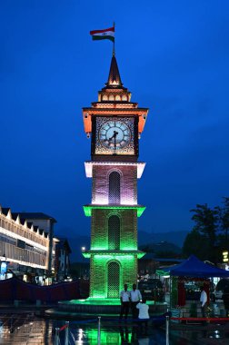 SRINAGAR INDIA 14 AĞUSTOS 2023 Yenilenmiş Saat Kulesi 'nin görüntüsü Ghanta Ghar, 14 Ağustos 2023' te Lal Chowk 'ta bağımsızlık gününün arifesinde Waseem Andrabi Hindustan Times tarafından Srinagar Hindistan' da aydınlatıldı.