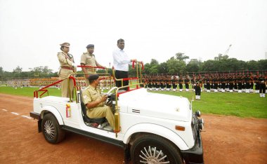 PATNA INDIA 13 AĞUSTOS 2023 Patna Tümen Üyesi Kumar Ravi, 13 Ağustos 2023 'te Patna Hindistan' da Bağımsızlık Günü için Gandhi Meydan 'da yapılan tam kostüm provası sırasında cipte yürüyor. Fotoğraf: Santosh Kumar Hindustan Times