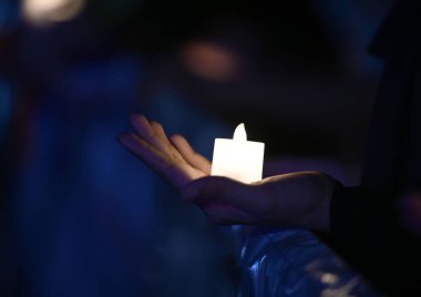 13 Ağustos 2023 'te Noida Hindistan' da 13 Ağustos 2023 'te 21. Bölge' de Karbala şehitlerinin anısına düzenlenen sessiz mum yürüyüşüne Hussaini halkının 13 AĞUSTOS 2023 tarihli fotoğrafı Sunil Ghosh Hindustan Times tarafından çekildi. 