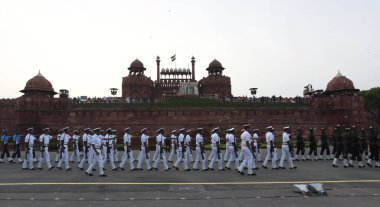 NEW DELHI INDIA AĞUSTOS 13 AĞUSTOS 2023 Hint Askerleri, 13 Ağustos 2023 'te Kızıl Kale' de yapılacak 77. Bağımsızlık Günü kutlamaları için düzenlenen kostümlü prova sırasında onur kıtası için Yeni Delhi 'ye geldiler. Fotoğraf: Sonu Mehta Hindustan Times