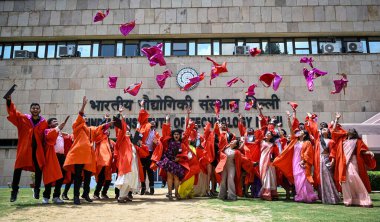 Yeni DELHI INDIA AĞUSTOS 12 2023 Hint Teknoloji Enstitüsü Kongresi sırasında katılan öğrenciler 12 Ağustos 2023 'te Sanchit Khanna Hindustan Times tarafından Yeni Delhi' de düzenlenen tören sonrasında Delhi IIT Delhi 'ye tezahürat yaptılar.