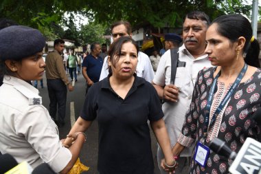 PATNA INDIA AUGust 11 Ağustos 2023 Srijan Mahila Vikas Sahyog Samiti SMVSS sekreteri Rajnii Priya, 11 Ağustos 2023 'te Patna Hindistan' da Santosh Kumar Hindustan Times gazetesinde Srijan dolandırıcılığıyla suçlandığı iddia ediliyor.