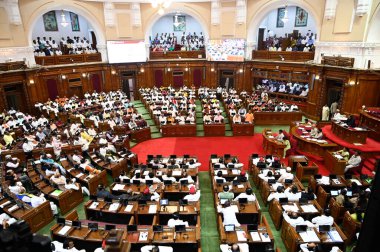 LUCKnow INDIA 11 AĞUSTOS 2023 Uttar Pradesh Genel Sekreteri Yogi Adityanath 11 Ağustos 2023 'te Vidhan Bhawan' da düzenlenen Muson toplantısına sesleniyor. Fotoğraf: Deepak Gupta Hindustan Times