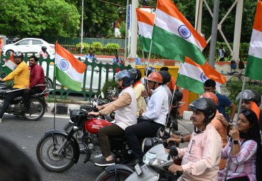 NEW DELHI INDIA AUGust 11 Ağustos 2023 Anurag Singh Thakur Bilgi ve Gençlik İşleri Bakanı & Spor Bakanı Pragati Maidan 'dan 11 Ağustos 2023 sabahı Ulusal Stadyum' a milletvekillerinin Har Ghar Tiranga Bisiklet Mitingi 'ne katıldı. 
