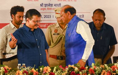 YENİ DELHI INDIA AĞUSTOS 8 AĞUSTOS Delhi Valisi Vinai Kumar Saxena ve ITO 'daki Shaheedi Park' ın açılışı sırasında Delhi Başbakanı Arvind Kejriwal
