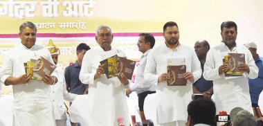 PATNA INDIA AUGust 7 Ağustos 2023 Bihar Genel Sekreteri Nitish Kumar ve Başbakan Yardımcısı Tejashwi Yadav ile birlikte 7 Ağustos 2023 'te Patna Hindistan' da Bihar Müzesi 'nin vakıf günü etkinliği sırasında yayınlarını yayınladılar.