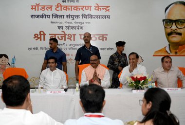 Uttar Pradesh Genel Başkan Yardımcısı Brajesh Pathak 6 Ağustos 2023 tarihinde Noida Hindistan 'da Bölge Hastanesi 39. Bölgedeki modern aşı merkezinin açılışını gerçekleştirdi. Fotoğraf: Sunil Ghosh Hindustan Times 