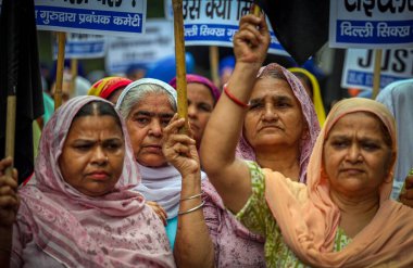 NEW DELHI INDIA 5 AĞUSTOS 1984 Sih ayaklanmalarının mağdurları 5 Ağustos 2023 'te Rouse Bulvarı Adliyesi önünde protesto gösterisi düzenledi.