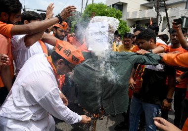 NOIDA INDIA AUGUST 2 2023 Bajrang Dal workers and VHP stages protest by burning effigy of Islamic Jihad at DM Chowk sector 27 on August 2 2023 in Noida India Photo by Sunil Ghosh Hindustan Times  clipart