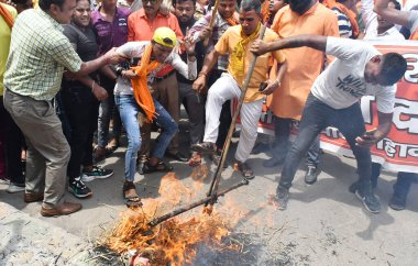 GHAZIABAD INDIA 2 AĞUSTOS 2023 Bajrang Dal işçileri ve VHP çalışanları 2 Ağustos 2023 'te Nuh Haryana' da, Hindistan 'ın Gaziabad kentindeki Indirapuram' da, Sakib Ali Hindustan Times tarafından çekilmiştir.