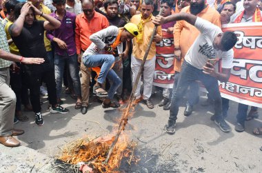 GHAZIABAD INDIA 2 AĞUSTOS 2023 Bajrang Dal işçileri ve VHP çalışanları 2 Ağustos 2023 'te Nuh Haryana' da, Hindistan 'ın Gaziabad kentindeki Indirapuram' da, Sakib Ali Hindustan Times tarafından çekilmiştir.