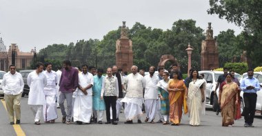 NEW DELHI INDIA 2 AĞUSTOS 2 2023 INDIA Parti delegasyonu muhalefetteki Mallikaarjun Kharge liderliğindeki Hindistan Cumhurbaşkanı ile 2 Ağustos 2023 'te Rashtrapati Bhawan' da görüştükten sonra Çarşamba günü INDIA ittifakının Yeni Delhi Hindistan Liderleri