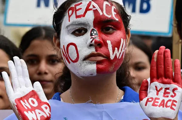 stock image MUMBAI INDIA AUGUST 5 2023 Students from various colleges paint their faces and participate in a rally for Peace and Nuclear free World on the eve of 78th Hiroshima Nagasaki Day at Hutatma Chowk on August 5 2023 in Mumbai India Photo by Anshuman Poyr