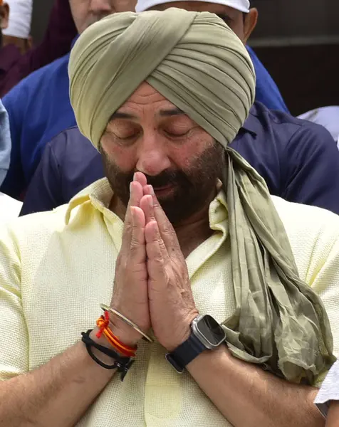 stock image AMRITSAR INDIA AUGUST 5 2023 Bollywood actor and BJP MP from Gurdaspur Sunny Deol paying obeisance at Golden Temple on August 5 2023 in Amritsar India Photo by Sameer Sehgal Hindustan Times 