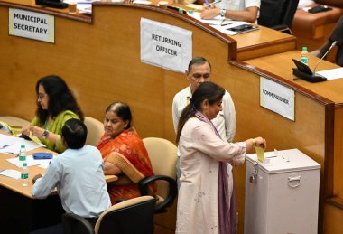 NEW DELHI INDIA SEPTEMBER 27 Eylül 2024 BJP Konsey Üyeleri, 27 Eylül 2024 tarihinde Sivil Merkezi 'nde yapılan MCD Daimi Komite seçimlerinin 18. üyesi sırasında Sonu Mehdustan Times tarafından çekilmiştir.