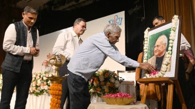 NEW DELHI INDIA SEPTEMBER 30 2024 Hindi novelist and short fiction writer Chandra Kishore Jaiswal flower tribute to Shri Lal Shukla portrait during the Shrilal Shukla Smriti IFFCO Sahitya Samman Ceremony at India Habitat Centre Lodhi Road on Septembe clipart