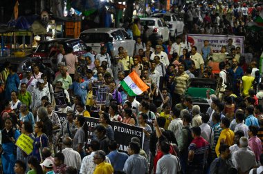 KOLKATA INDIA ECTOBER 12024 Asistan doktorlar ve diğerleri, öldürülen RG Kar doktoru için adalet ve güvenlik talebiyle 1 Ekim 2024 'te Kolkata Hindistan' da Samir Jana Hindustan Times 'ın çektiği fotoğraf: