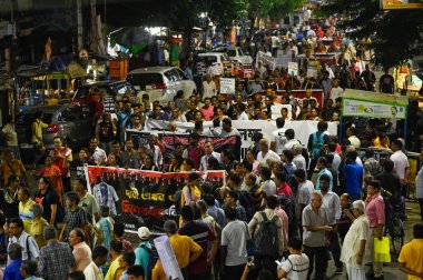 KOLKATA INDIA ECTOBER 12024 Asistan doktorlar ve diğerleri, öldürülen RG Kar doktoru için adalet ve güvenlik talebiyle 1 Ekim 2024 'te Kolkata Hindistan' da Samir Jana Hindustan Times 'ın çektiği fotoğraf: