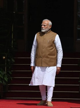 NEW DELHI INDIA ECTOBER 12024 Başbakan Narendra Modi, Jamaika Başbakanı Andrew Holness 'ı Haydarabad' ın evinde 1 Ekim 2024 'teki toplantıdan önce bekliyor. Fotoğraf: Sonu Mehta Hindustan Times