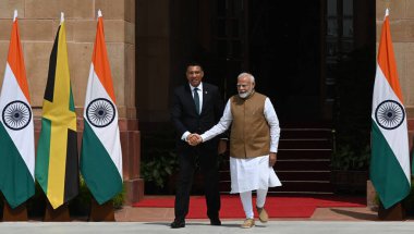 NEW DELHI INDIA ECTOBER 12024 Başbakan Narendra Modi, 1 Ekim 2024 'te Hyderabad' ın evinde gerçekleşen görüşme öncesinde Jamaika Başbakanı Andrew Holness ile el sıkışıyor. Fotoğraf: Sonu Mehta Hindustan Times