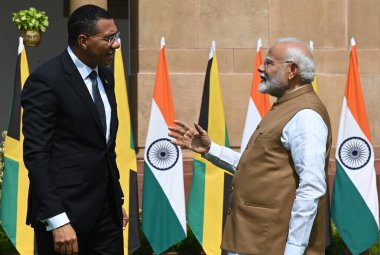 NEW DELHI INDIA ECTOBER 12024 Başbakan Narendra Modi, 1 Ekim 2024 tarihinde Hyderabad 'daki ev toplantısından önce Jamaika Başbakanı Andrew Holness ile konuşuyor. Fotoğraf: Sonu Mehta Hindustan Times