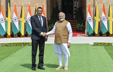 NEW DELHI INDIA ECTOBER 12024 Başbakan Narendra Modi Andrew Holness başbakanıyla 1 Ekim 2024 'te Hyderabad House' da bir araya geldi.