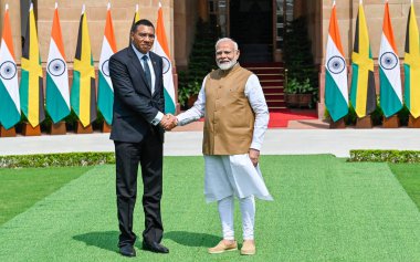 NEW DELHI INDIA ECTOBER 12024 Başbakan Narendra Modi Andrew Holness başbakanıyla 1 Ekim 2024 'te Hyderabad House' da bir araya geldi.