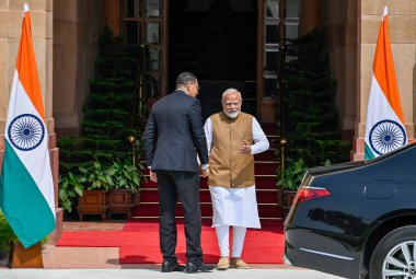 NEW DELHI INDIA ECTOBER 12024 Başbakan Narendra Modi Andrew Holness başbakanıyla 1 Ekim 2024 'te Hyderabad House' da bir araya geldi.