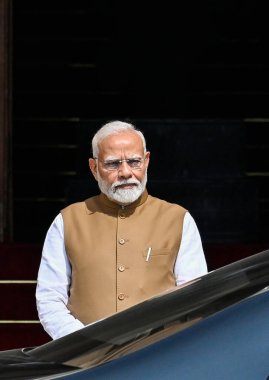 NEW DELHI INDIA ECTOBER 12024 Başbakan Narendra Modi Jamaikalı mevkidaşı Andrew Holness 'ı bekliyor. 1 Ekim 2024' te Hyderabad House 'daki toplantıdan önce. Fotoğraf: Raj K. Hindustan Times