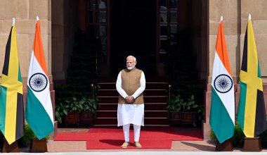 NEW DELHI INDIA ECTOBER 12024 Başbakan Narendra Modi Jamaikalı mevkidaşı Andrew Holness 'ı bekliyor. 1 Ekim 2024' te Hyderabad House 'daki toplantıdan önce. Fotoğraf: Raj K. Hindustan Times