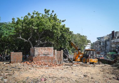 NEW DELHI INDIA OCTOBER 3 2024 Police officials seen deployed at the site where the statue of Rani Laxmibai is proposed to get relocated near Shahi Idgah Rani Jhansi Road on October 3 2024 in New Delhi India Photo by Sanchit Khanna Hindustan Times clipart