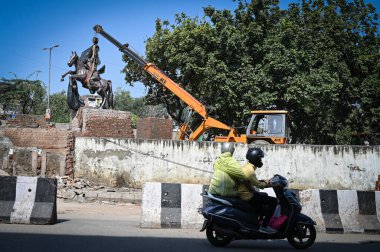 NEW DELHI INDIA OCTOBER 5 2024 Workers seen installing the statue of Rani Laxmibai as it gets relocated near Shahi Idgah Rani Jhansi Road on October 5 2024 in New Delhi India The move is aimed at decongestion of Rani Jhansi road stretch from Panchkui clipart