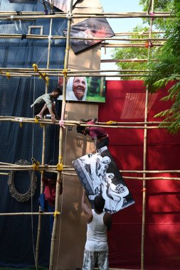 NEW DELHIINDIA OCTOBER 7 Ekim 2024 Kolkata, Durga Puja 'nın Arambagh Durga Puja Samiti Panchkula yolunda Maha Saptami Günü münasebetiyle Yeni Delhi' de 7 Ekim 2024 tarihinde Sonu Mehta / Hindu fotoğrafçı