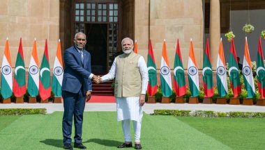 NEW DELHIINDIA 7 Ekim 2024 Başbakan Narendra Modi ve Maldivler Başkanı Muhammed Muizzu, 7 Ekim 2024 tarihinde Yeni Delhi Hindistan 'da gerçekleşen görüşme öncesinde el sıkışıyor. Fotoğraf: Raj K Raj / Hindustan Times