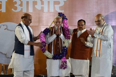 NEW DELHI INDIA 8 Ekim 2024 Başbakan Narendra Modi 8 Ekim 2024 tarihinde Yeni Delhi Hindistan 'da yapılan BJP genel merkezinde yapılan Haryana Meclis seçimlerini kazandıktan sonra parti çalışanlarına seslendi. 