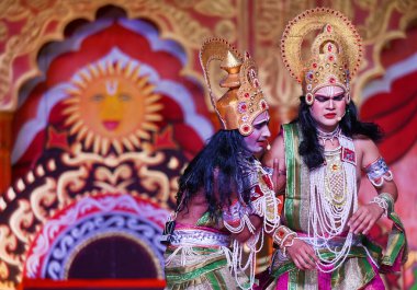 NoIDA INDIA OCTOBER 7 Ekim 2024 Sanatçılar Sita Ram banwas Dashrath Maran kaikeyi Bharat samvad Kevat Samvad ve Sri Ram ve Bharat milan Ramlila 'da dün gece Ramlila' da 7 Ekim 2024 tarihinde Noida India Artistes 'in I.