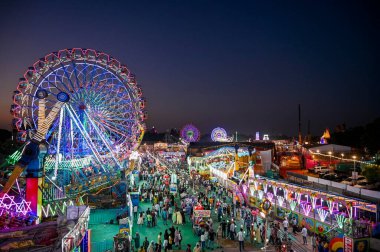 NEW DELHI INDIA OKTOBER 10 2024 Ramlila Festivali Fuarı 'nın 10 Ekim 2024 tarihinde Redfort Ground' daki bir dönme dolabının üst görüntüsü Yeni Delhi Hindistan Fotoğrafı: Raj K Hindustan Times