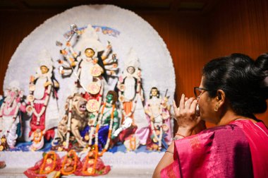 Noida Kale Bari 26 Ekim 2024 Noida Hindistan 'da Saptami gününde Tanrıça Durga' ya tapanlar 10 Ekim 2024 tarihinde Durga Puja festivali Durgotsav olarak adlandırılır.
