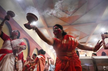 NOIDA INDIA OCTOBER 13 2024 Devotees perform Dhunuchi dance offer prayer to Goddess Durga during the Durga Puja festival in Kali Bari sector 26 on October 13 2024 in Noida India Photo by Sunil Ghosh Hindustan Times clipart