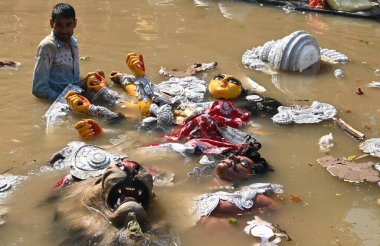 NEW DELHI INDIA OCTOBER 13 2024 Devotees immerse the idols of Goddess Durga in an artificial pit on the final day of Durga Puja Festival at Lal Singh Wala Park Gulabi Bagh on October 13 2024 in New Delhi India Photo by Arvind Yadav Hindustan Times clipart