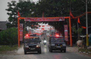 14 Ekim 2024 'te Bahraich Hindistan' da Durga putlarının batırılması sırasında yaşanan toplu çatışmalarda gençlerin ölümünün ardından şiddet devam ederken, 14 Ekim 2024 'te Bahraich Hindistan' da şiddet azalmadan devam etti.