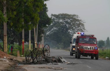 14 Ekim 2024 'te Bahraich Hindistan' da Durga putlarının batırılması sırasında yaşanan toplu çatışmalarda gençlerin ölümünün ardından şiddet devam ederken, 14 Ekim 2024 'te Bahraich Hindistan' da şiddet azalmadan devam etti.