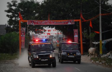 14 Ekim 2024 'te Bahraich Hindistan' da Durga putlarının batırılması sırasında yaşanan toplu çatışmalarda gençlerin ölümünün ardından şiddet devam ederken, 14 Ekim 2024 'te Bahraich Hindistan' da şiddet azalmadan devam etti.
