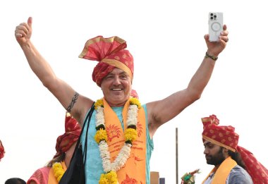 17 Ekim 2024 'te Kızıl Kale' de Valmiki Chaudhary Sarpanch Komitesi ve 17 Ekim 'de Kızıl Kale' deki Pragototsav Komitesi nezaretinde düzenlenen Valmiki Pragat Diwas ve Shobha Yatra büyük savaş arabası alayına bir turist katıldı.