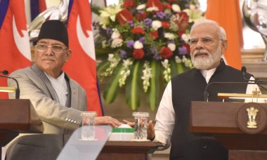 NEW DELHI INDIA HAZİRAN 12023 Başbakan Narendra Modi ve Nepal Başbakanı Pushpa Kamal Dahal Prachanda, Perşembe günü Yeni Delhi Hindistan ve Nepal 'de düzenlenen 1 Haziran 2023 tarihli Hyderabad House toplantısında yaptıkları ortak basın açıklaması sonrasında, 
