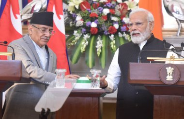 NEW DELHI INDIA HAZİRAN 12023 Başbakan Narendra Modi ve Nepal Başbakanı Pushpa Kamal Dahal Prachanda, 1 Haziran 2023 tarihinde Yeni Delhi Hindistan 'daki Hyderabad House' da yaptıkları toplantı sonrasında yaptıkları ortak basın açıklamasında projelerini başlattılar.