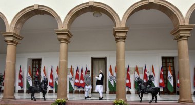 NEW DELHI INDIA HAZİRAN 12023 Başbakan Narendra Modi ve Başbakan Pushpa Kamal Dahal Prachanda, 12023 yılında Yeni Delhi Hindistan ve Nepal 'deki Hyderabad House' daki toplantıları öncesinde Perşembe günü rampayı açma girişimlerini açıkladı. 