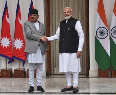 NEW DELHI INDIA HAZİRAN 12023 Başbakan Narendra Modi ve Başbakan Pushpa Kamal Dahal Prachanda, 12023 yılında Yeni Delhi Hindistan ve Nepal 'deki Hyderabad House' daki toplantıları öncesinde Perşembe günü rampayı açma girişimlerini açıkladı. 